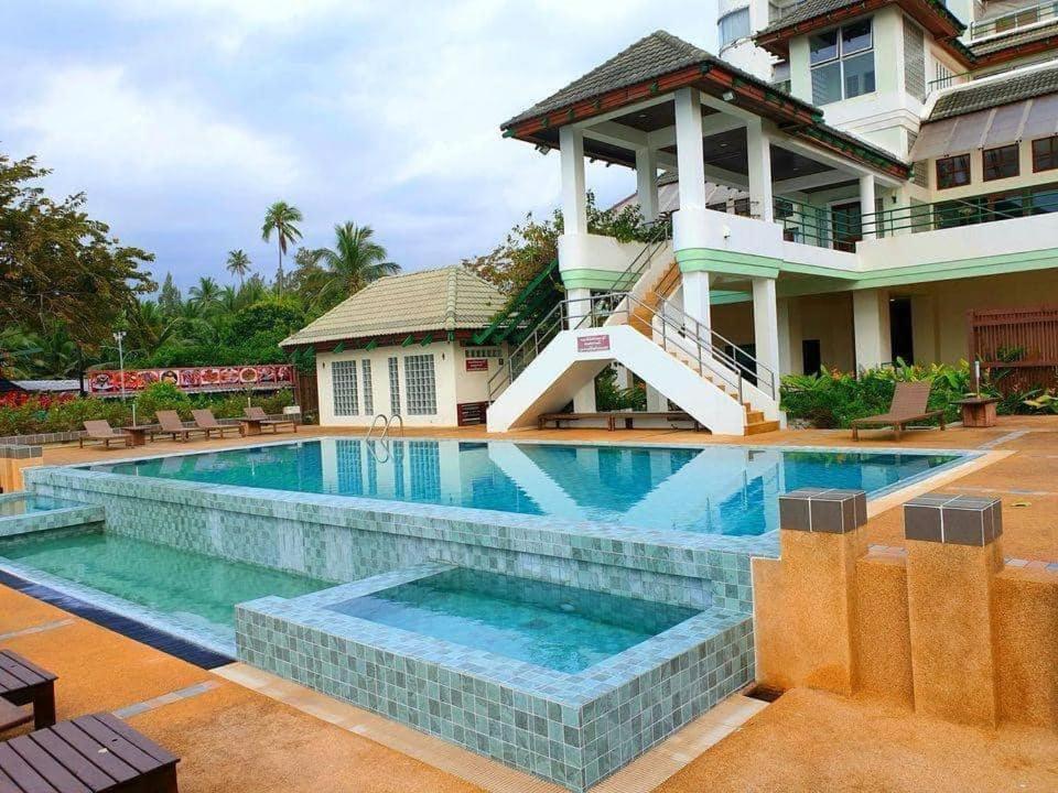 Khanom Golden Beach Hotel Exterior photo