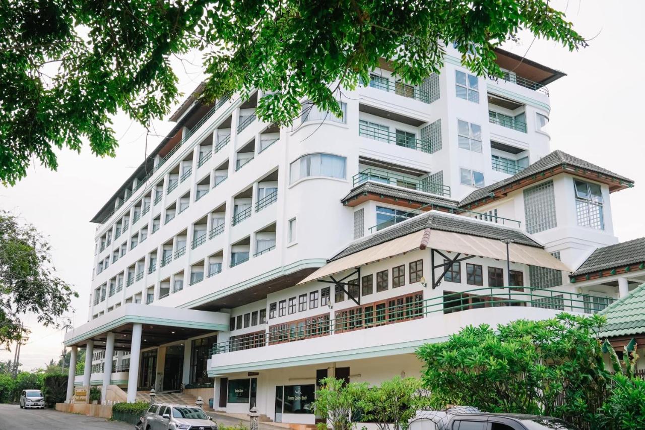 Khanom Golden Beach Hotel Exterior photo