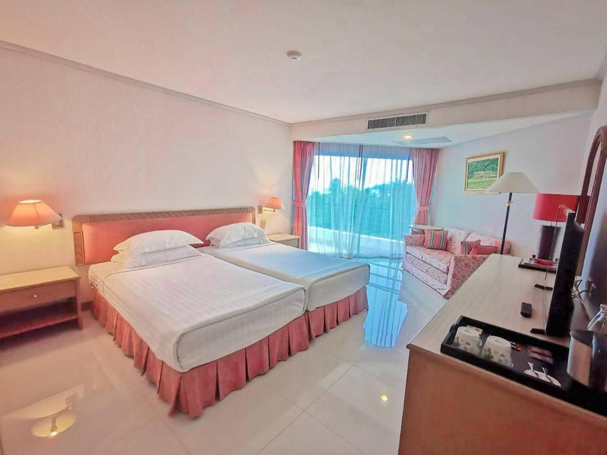 Khanom Golden Beach Hotel Exterior photo