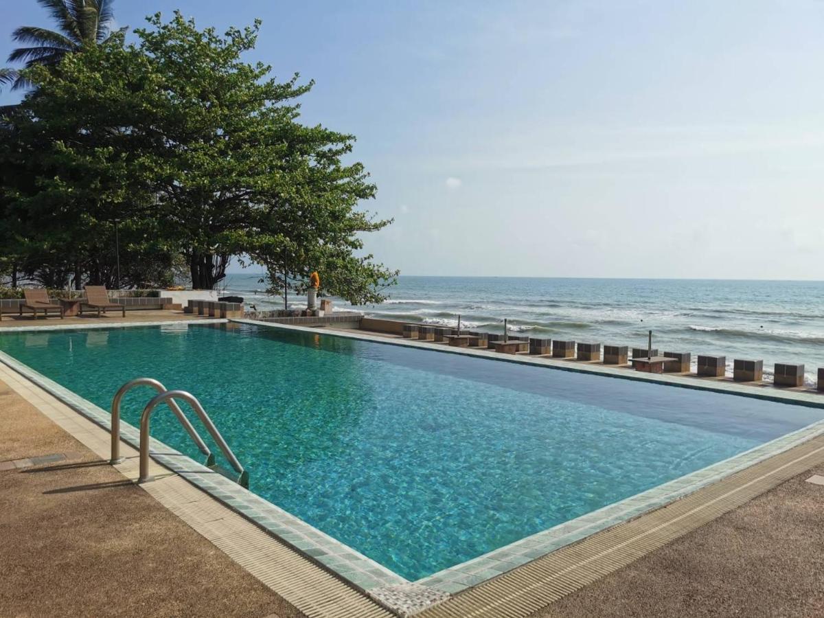 Khanom Golden Beach Hotel Exterior photo