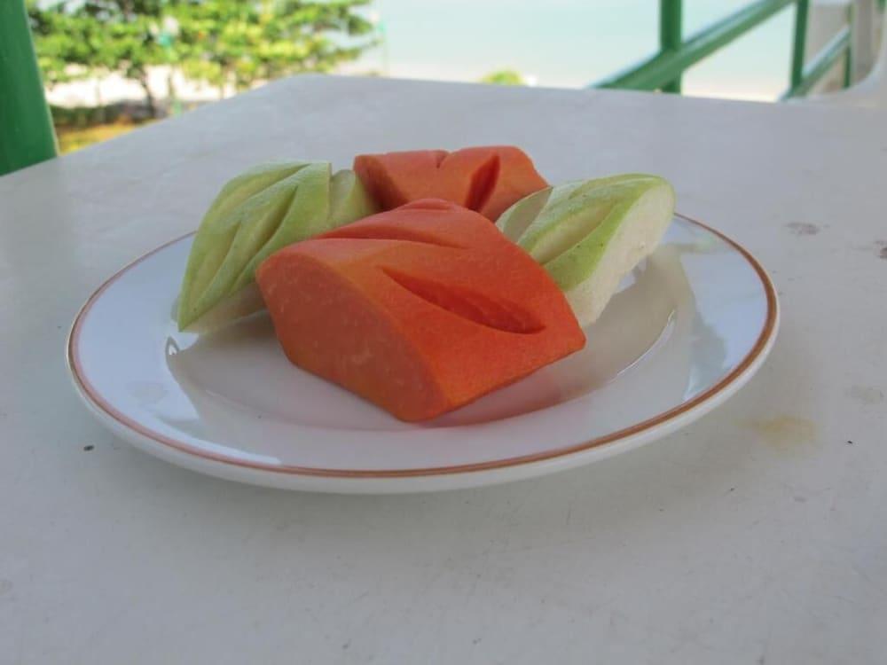 Khanom Golden Beach Hotel Exterior photo