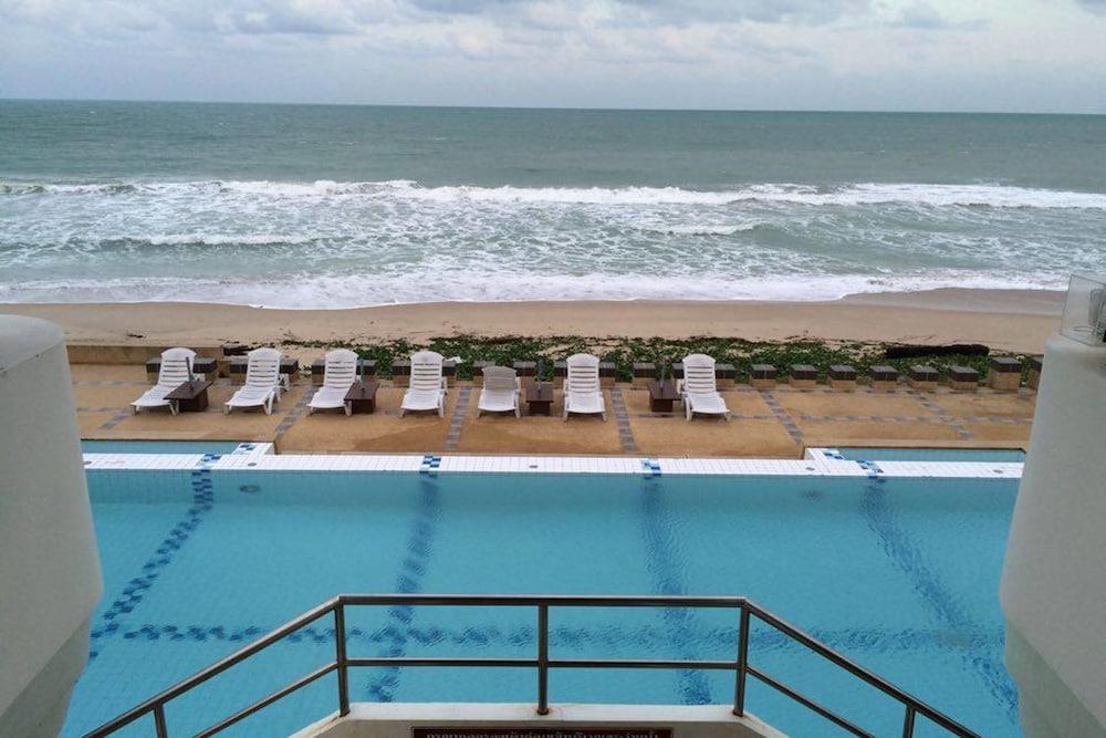 Khanom Golden Beach Hotel Exterior photo