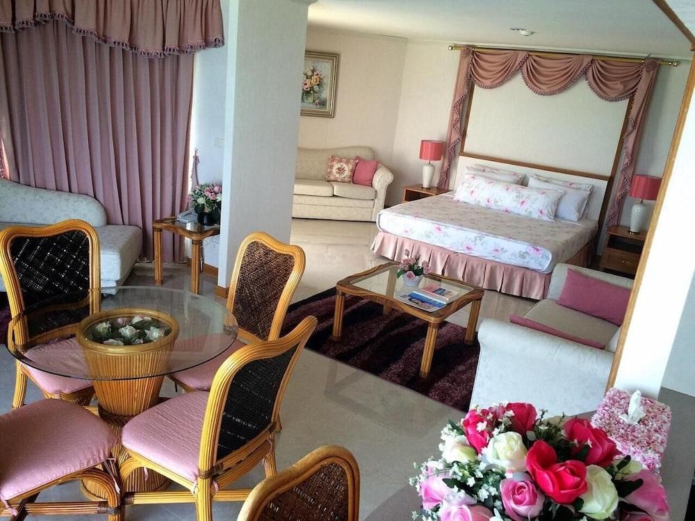 Khanom Golden Beach Hotel Exterior photo