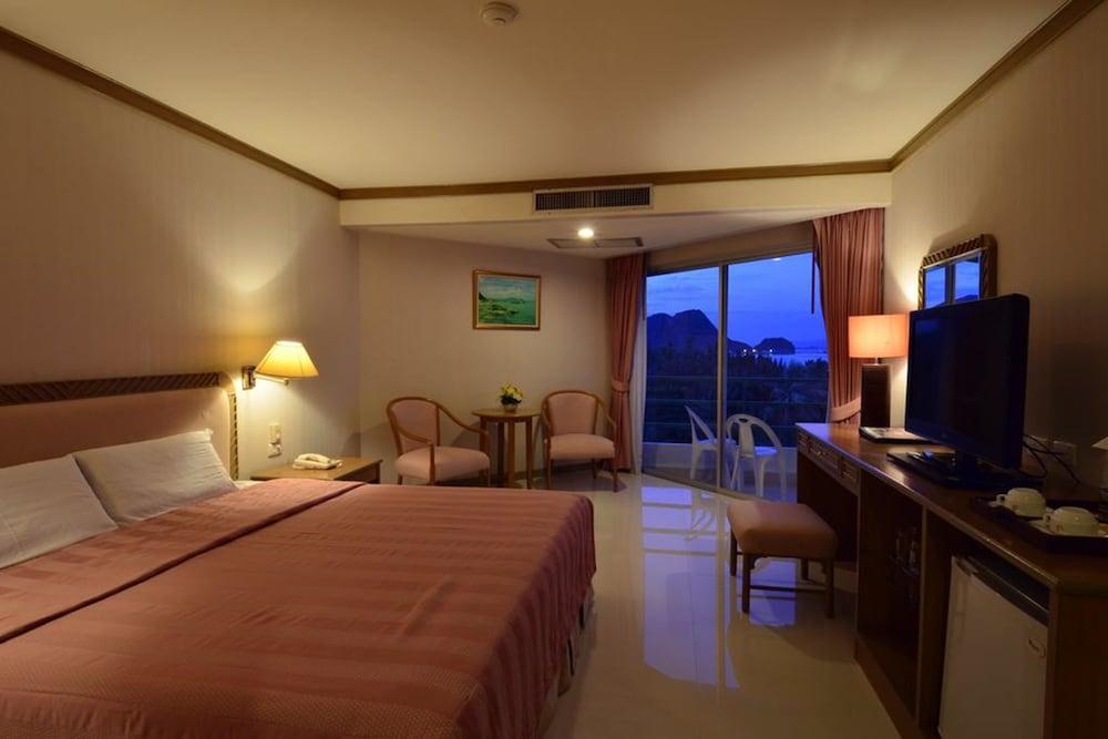 Khanom Golden Beach Hotel Exterior photo