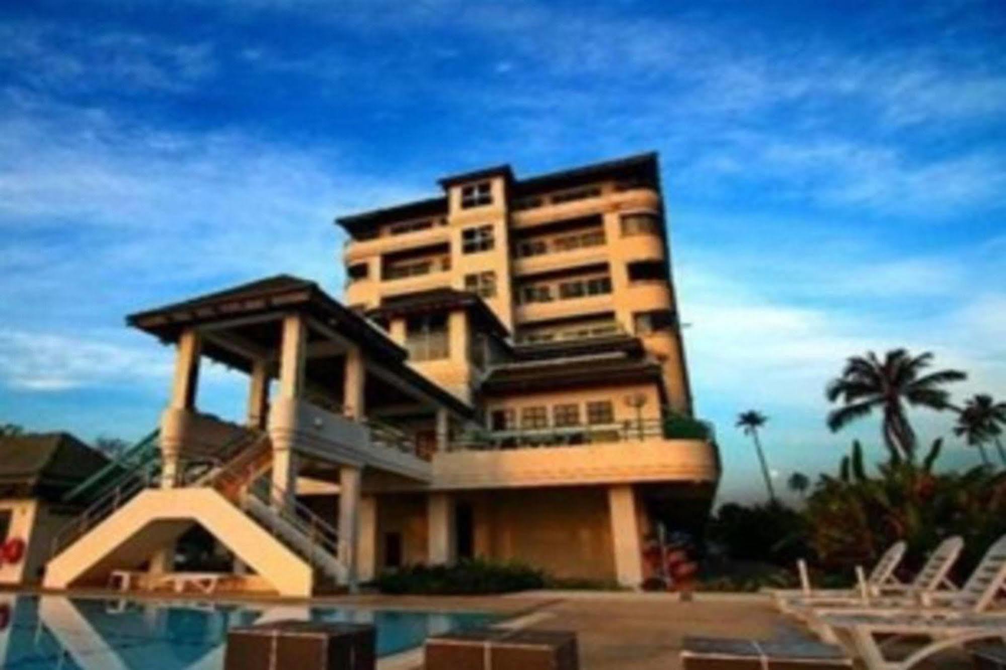 Khanom Golden Beach Hotel Exterior photo